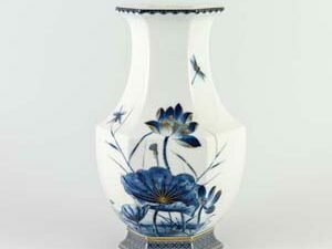 Bình hoa lộc phát 28cm Sen vàng nền trắng