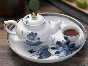 Bộ trà Sen Vàng 0.35L Bắt Chỉ Vàng