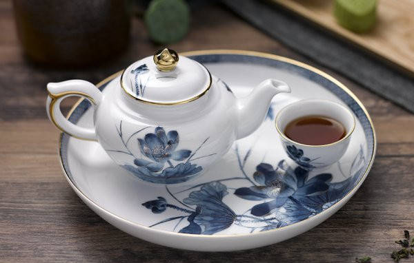 So sánh bộ ấm trà đất nung giá rẻ và Bộ ấm chén uống trà Minh Long